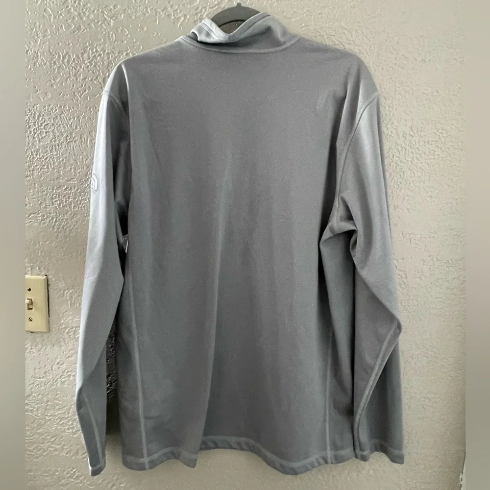 The North‎ Face Men’s Light Gray Quarter-Zip Pullover Size Large